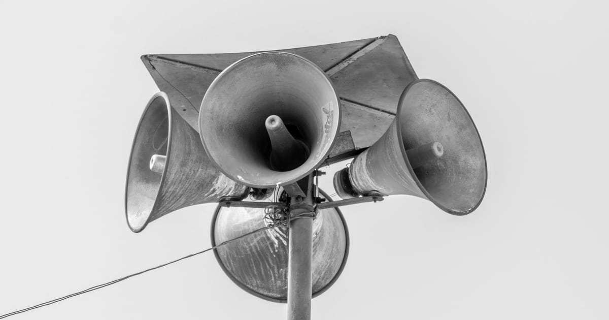 Cluster of loudspeakers mounted on a pole